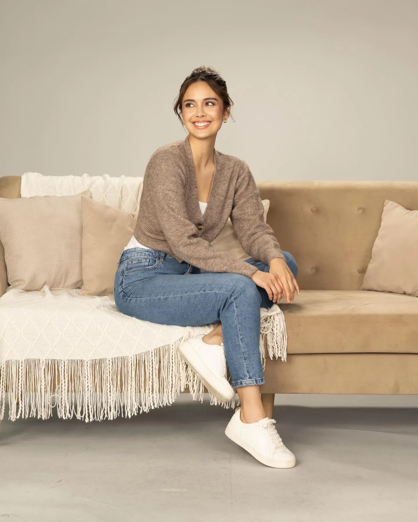 Megan Young - megan-young-hot-8.webp